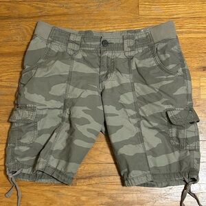 Sonoma Life + Style Camouflage Shorts Size 6 Petite